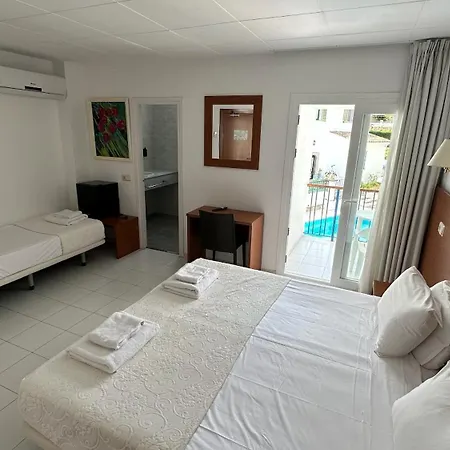 Sant March Otel *