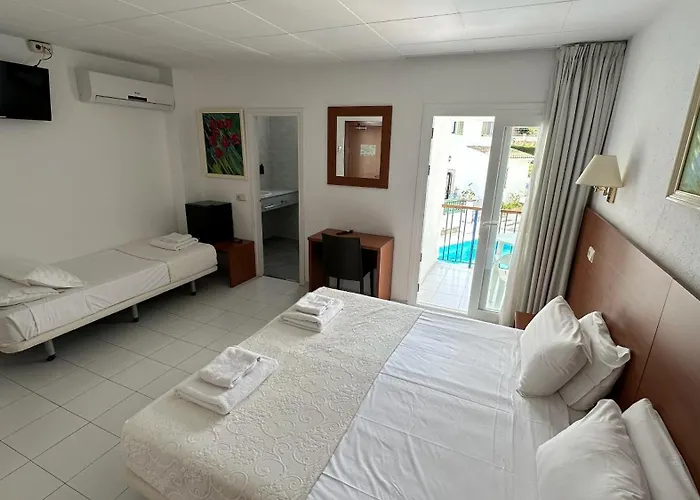 Sant March Otel *